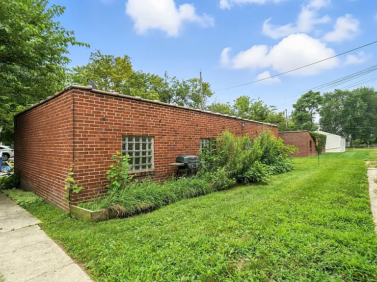 1662 Elmwood Ave — Photo 34
