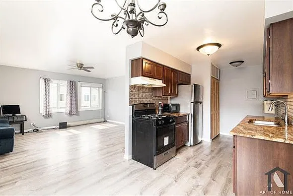 3 bed, 978 sqft, $2,370 — Photo 4