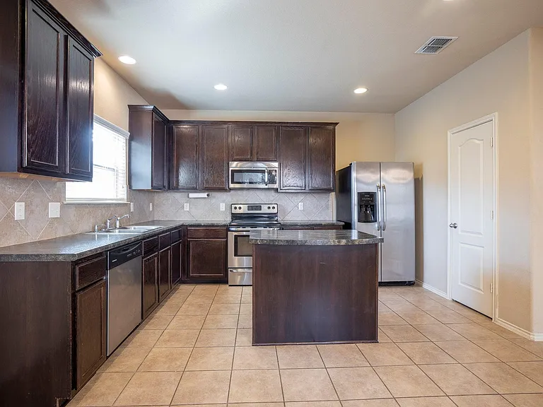 433 Stonebrook Dr — Photo 20