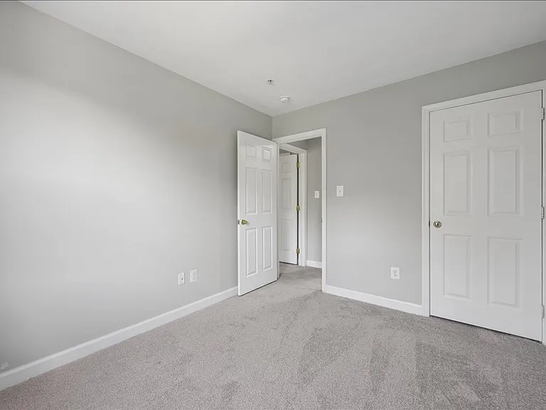1004 Collindale Ave — Photo 27