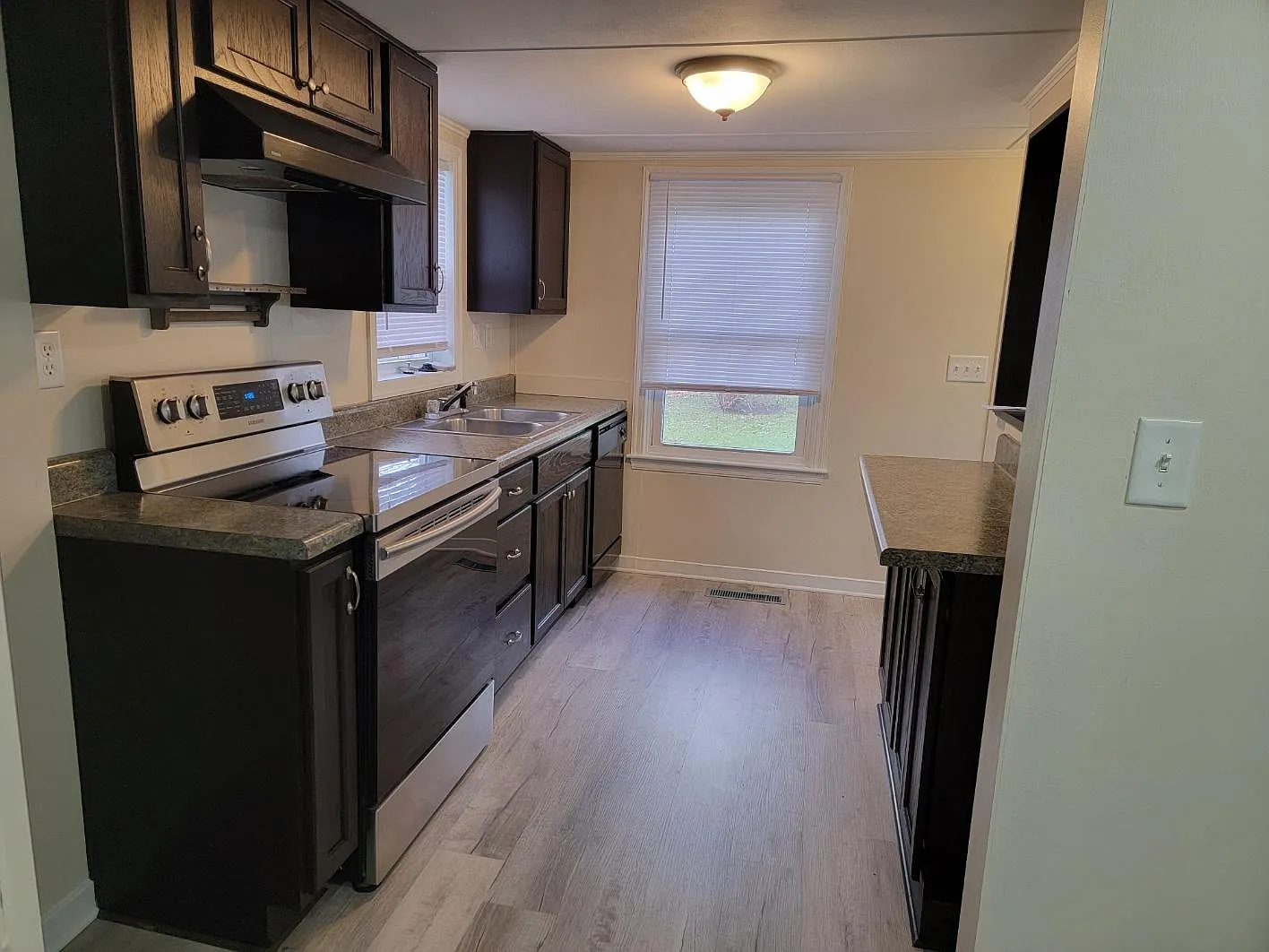 4 bed, 1616 sqft, $2,400 — Photo 3