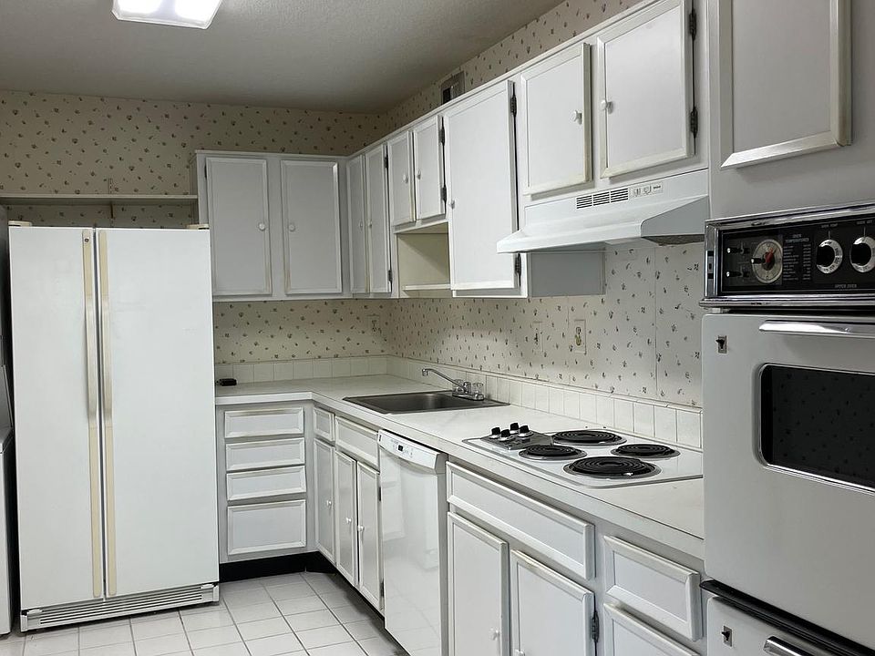 1st image of 309 Yoakum Pkwy APT 716