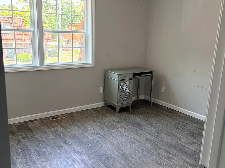 1025 Carolina Rd #V2 — Photo 9