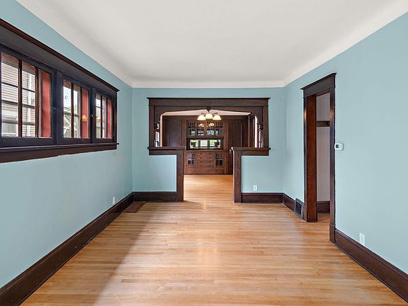 5th image of 3944 17th Ave S