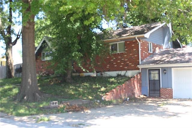 2nd image of 1421 N 48th Ter