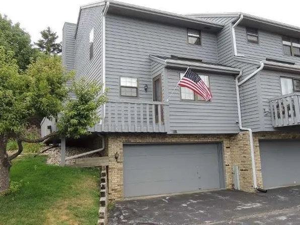 353 Lexington Ct, Pewaukee, WI 53072