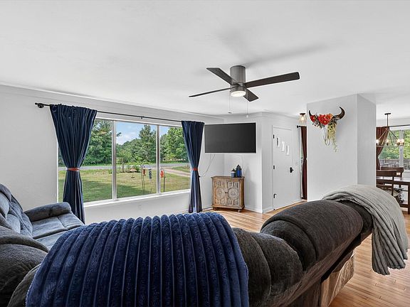 4th image of 827 Williams Rd