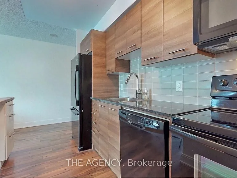 135 Village Green Sq #1015 — Photo 5