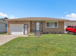 190 Gary Ln, Cheektowaga, NY 14227