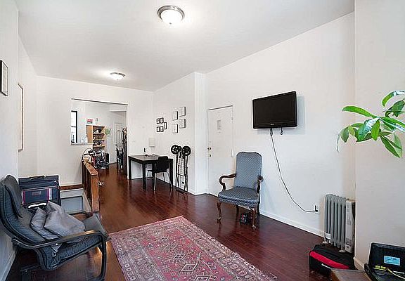 3rd image of 439 Jefferson Ave APT 1L
