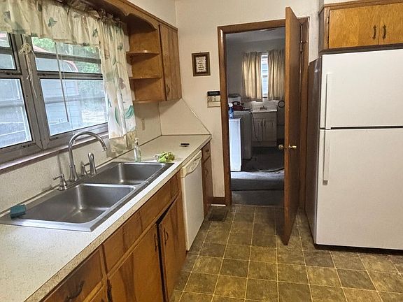 2nd image of 2462 McBride Rd