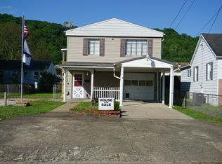 221 Lee Ave, Nitro, WV 25143