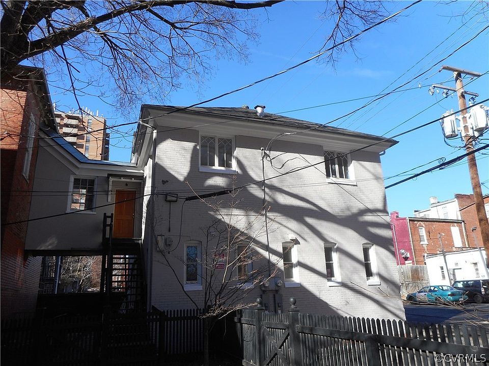 1st image of 406 W Franklin Carriage House St