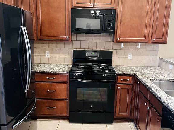 3rd image of 359 Avondale Ln