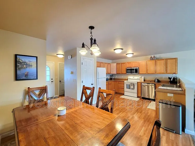 1112 Biehl Dr #B — Photo 2