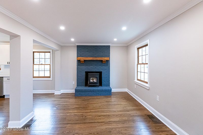4th image of 49 Wilkins Avenue