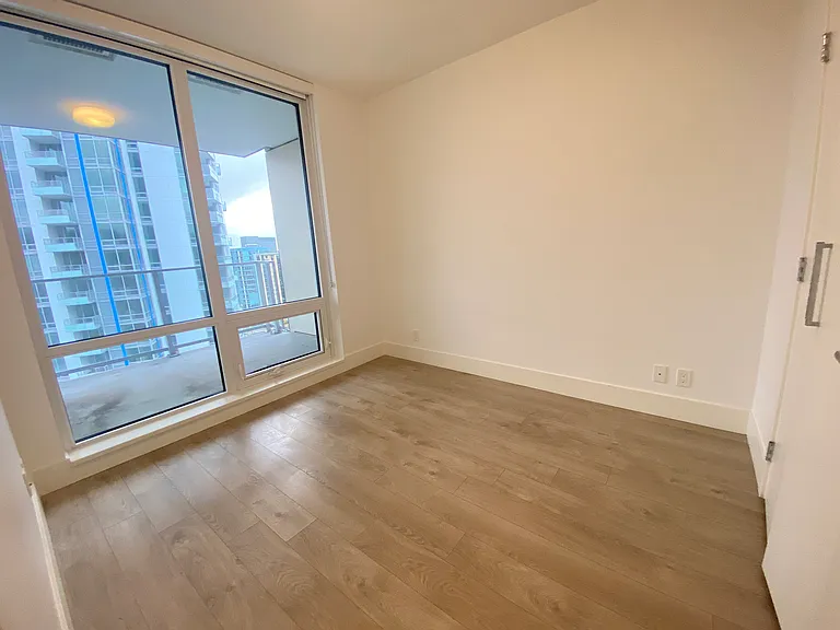 680 Seylynn Cres #1604 — Photo 17