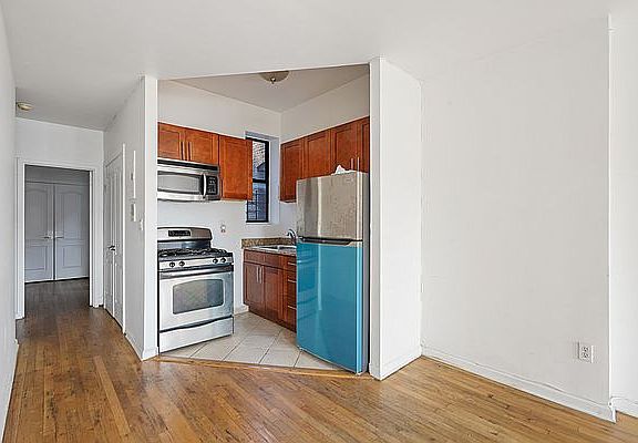 4th image of 321 Lenox Ave #5C