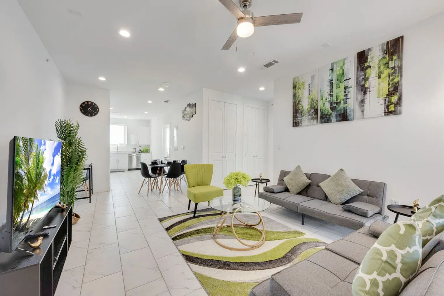 2 bed, 2.0 bath, 1184 sqft, $3,362 — Photo 2