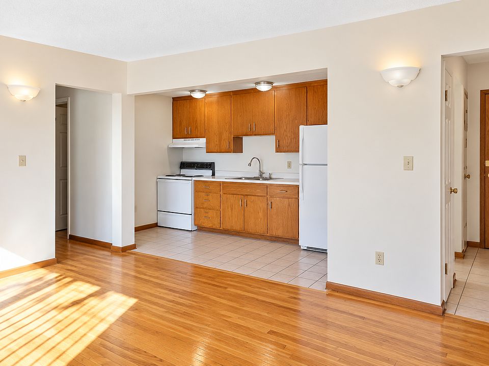 1st image of 806 6th St NW