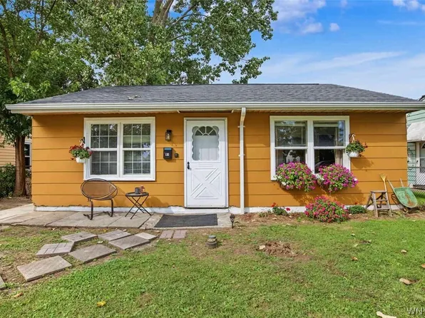 81 A St, Niagara Falls, NY 14303