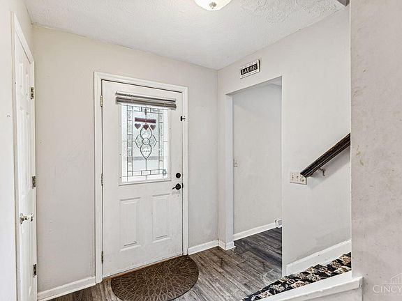 3rd image of 11890 Cedarcreek Dr