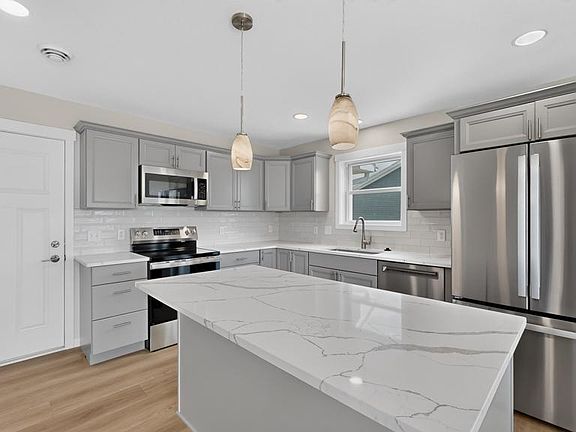 5th image of 1348 4th St NW