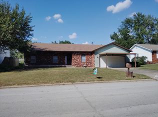 1035 E Woodland St, Springfield, MO 65807