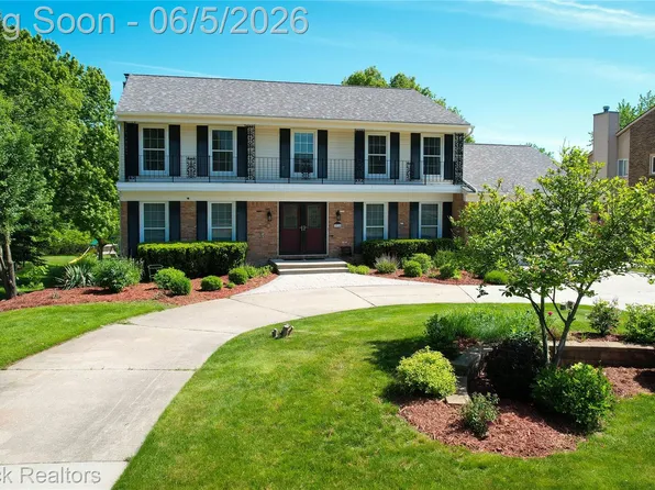 5415 White Hall Cir, West Bloomfield, MI 48323