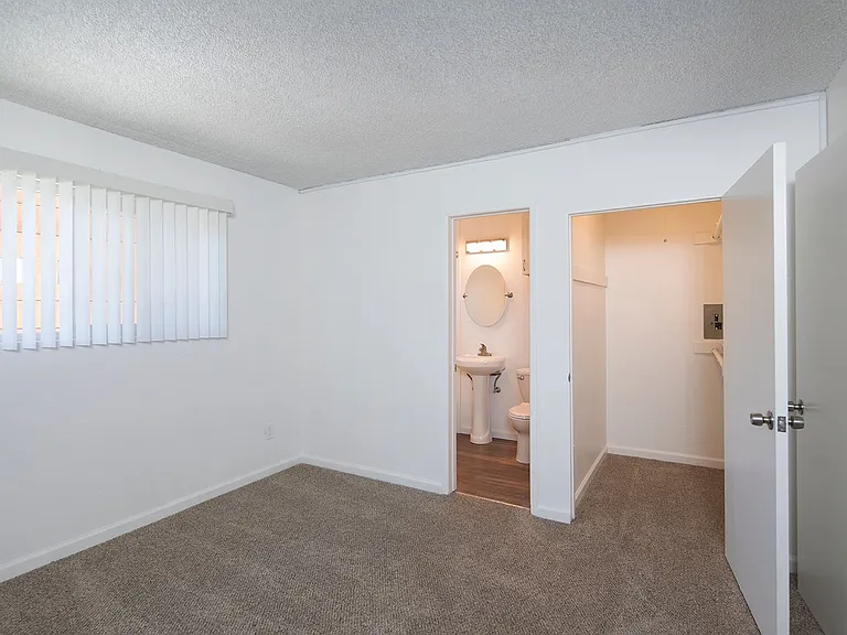 Aztec Pacific Apartments — Photo 56