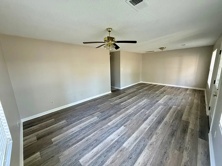 213 Randolph St — Photo 5