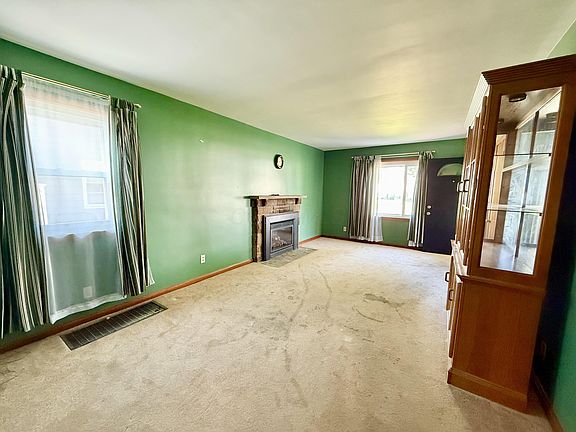 5th image of 800 S Roys Ave