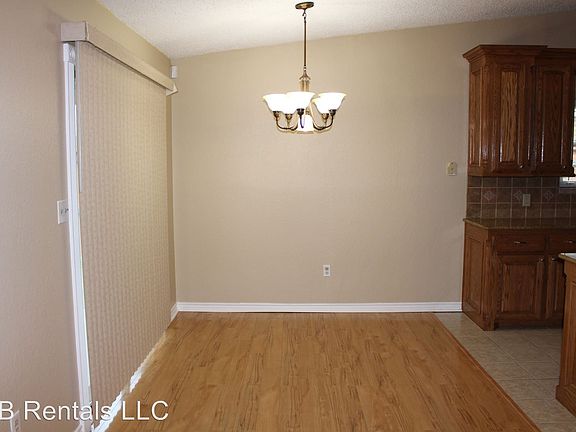 4th image of 2606 NW Locksley Ln