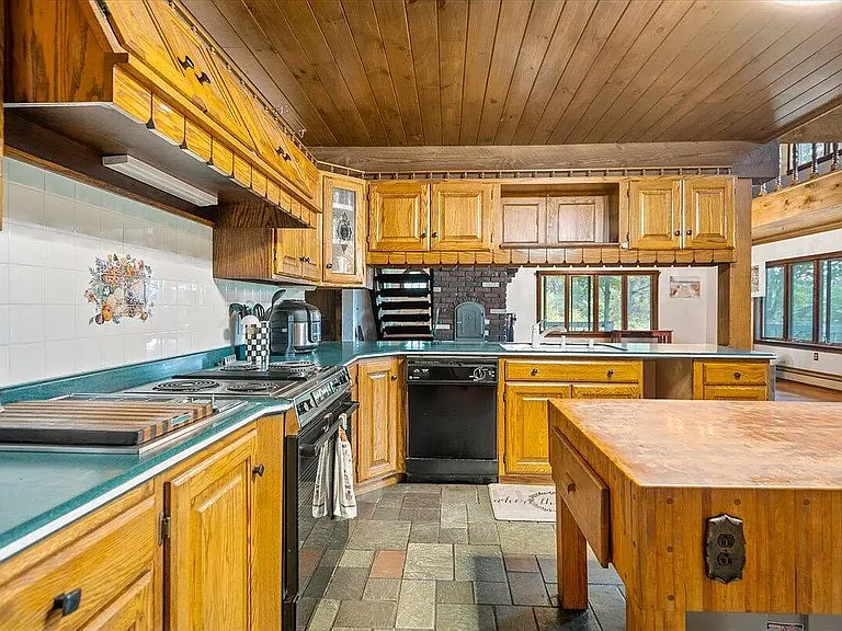 9 Rocky Point Dr — Photo 12