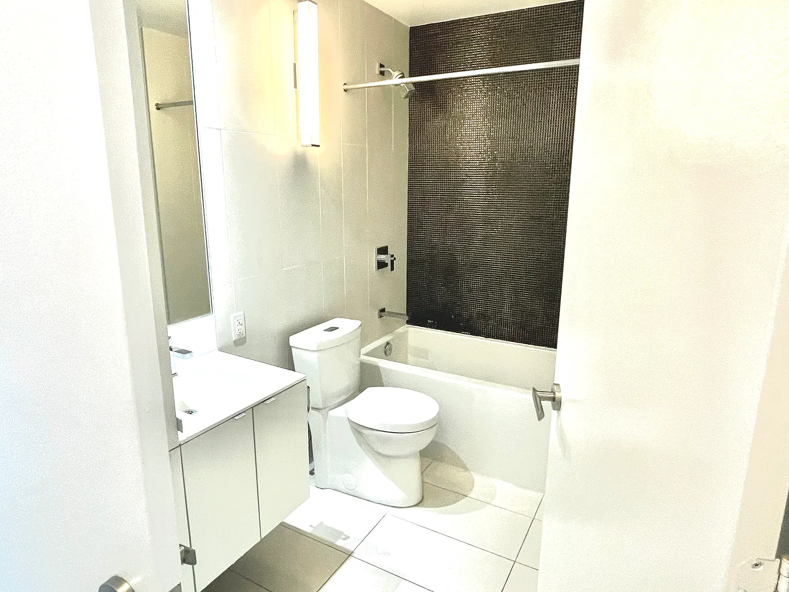 3 bed, 1000 sqft, $3,900 — Photo 4