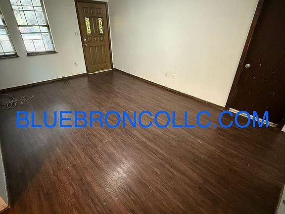 3rd image of 717 NE Banner Dr APT A