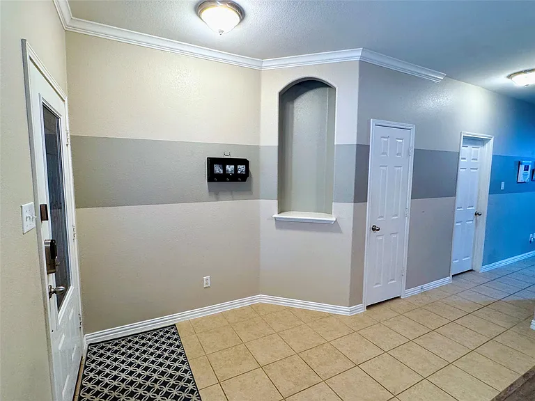 2512 Ericanna Ln — Photo 5