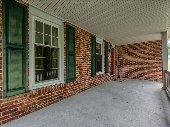4th image of 10029 Oakridge Dr