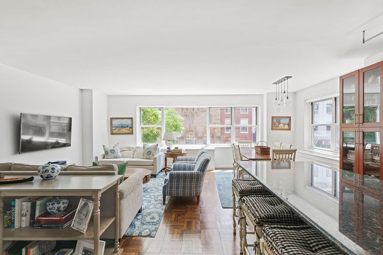 2nd image of 130 E 63rd St Floor 3