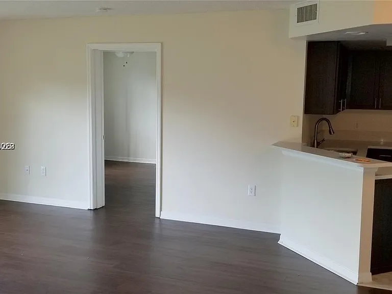 4191 N Haverhill Rd #403 — Photo 6