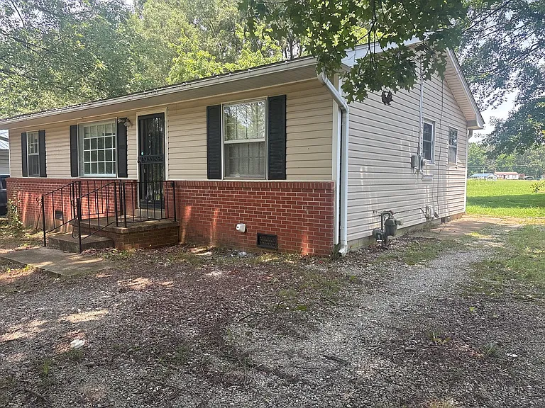 5032 Anderson St — Photo 2