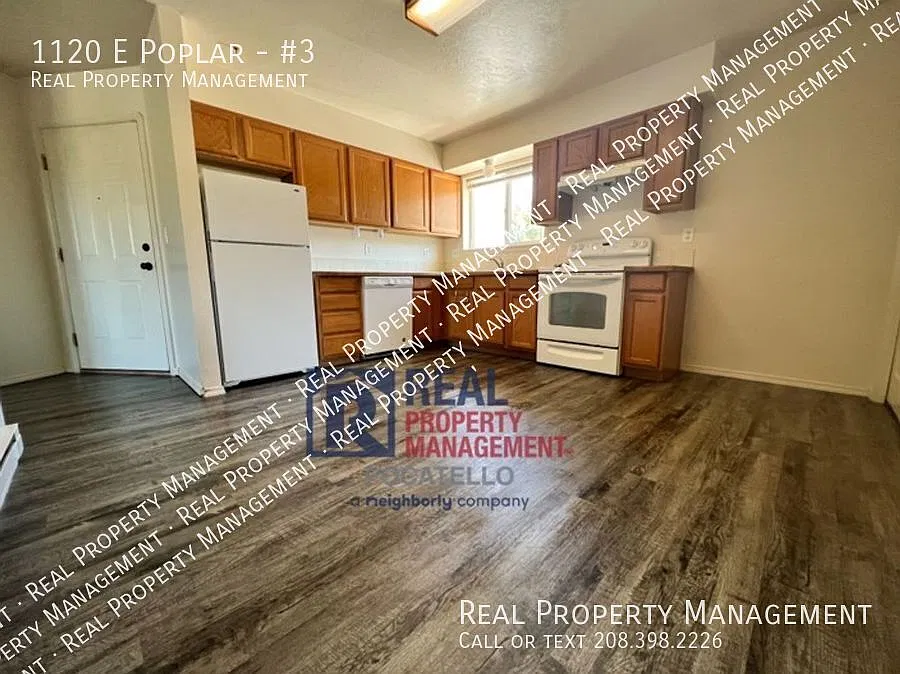 3 Bedroom 1 Bath Apartment — Photo 3