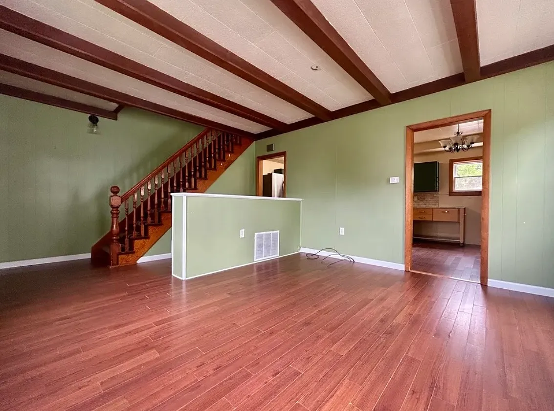 3 bed, 1040 sqft, $1,900 — Photo 1