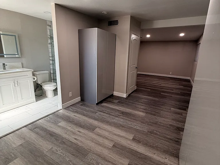 2753 Talbot St — Photo 49