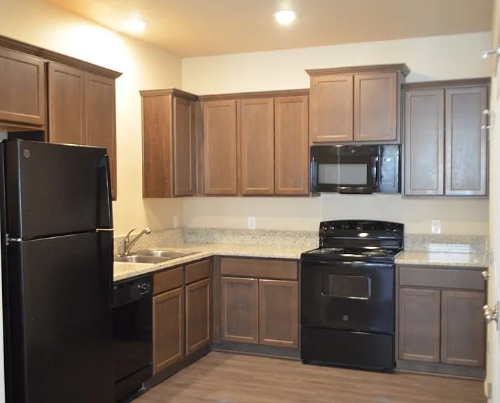 1713 Clovis Dr — Photo 4