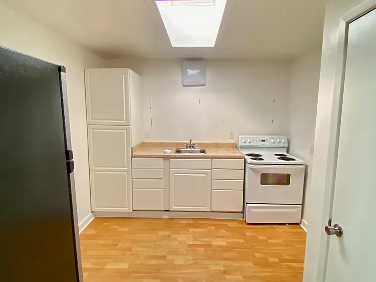 229 Keller St #A — Photo 4