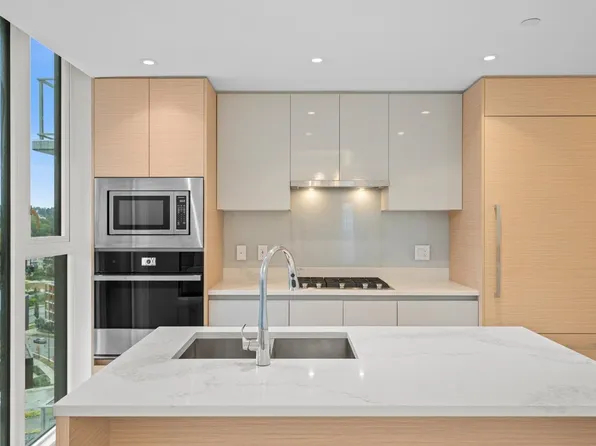 3538 Sawmill Cres #1302, Vancouver, BC V5S 0C1
