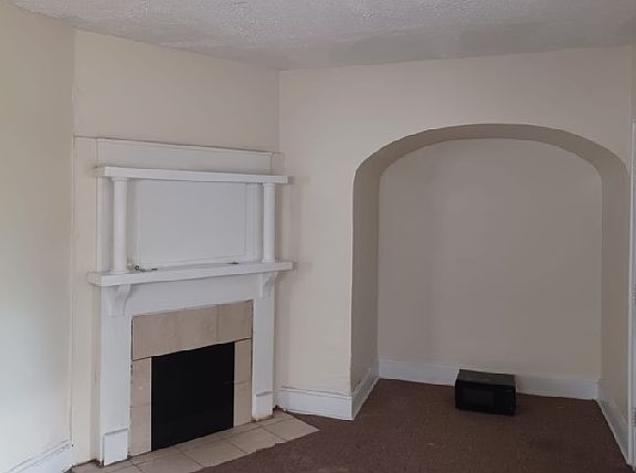 2nd image of 3259 E 123rd St #Street1