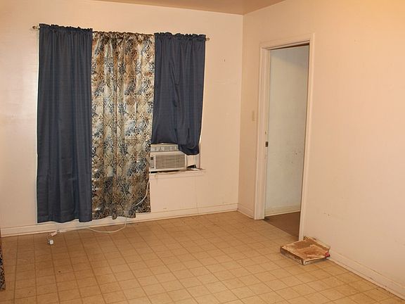 3rd image of 2802 W Valley Ave