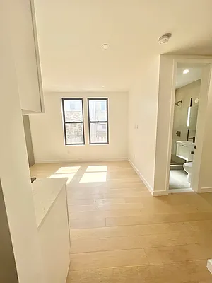 Rented by Camelot Realty Group | media 16